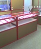 Остекленные прилавки из алюминиевого профиля. Салон оптика.